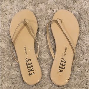 White patent leather flip flops, Tkees